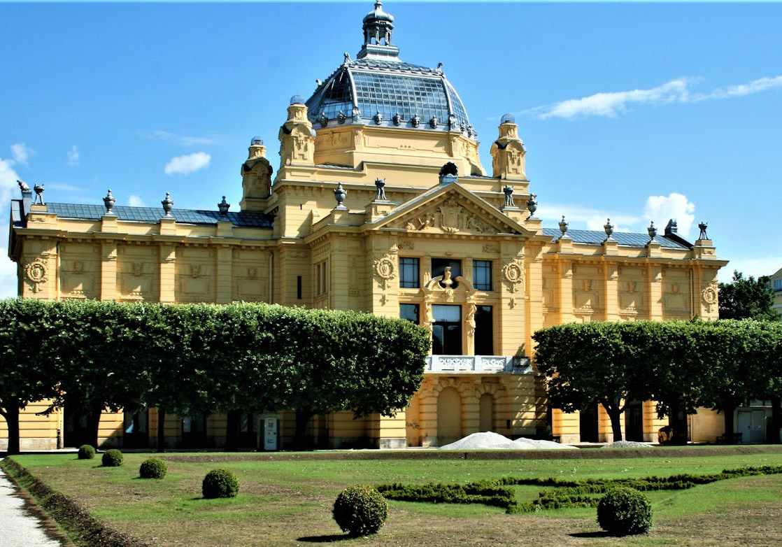 Umetnički paviljon u Zagrebu izbilza