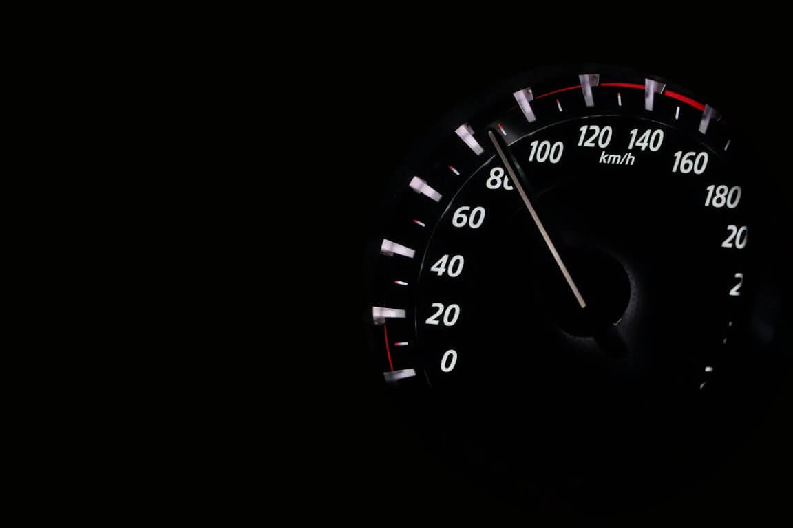 Merač brzine u automobilu, izbliza