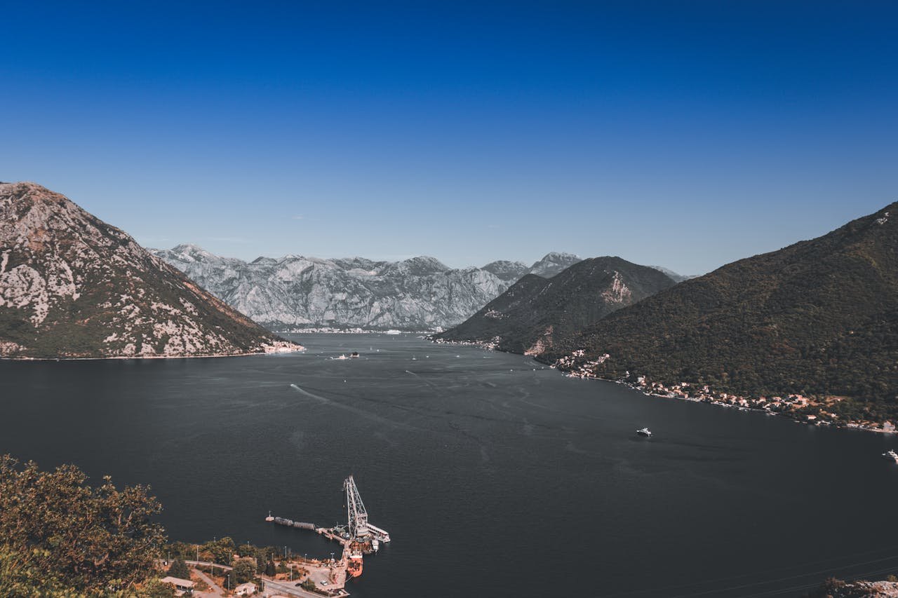 Boka Kotorska uslikana sa visine.